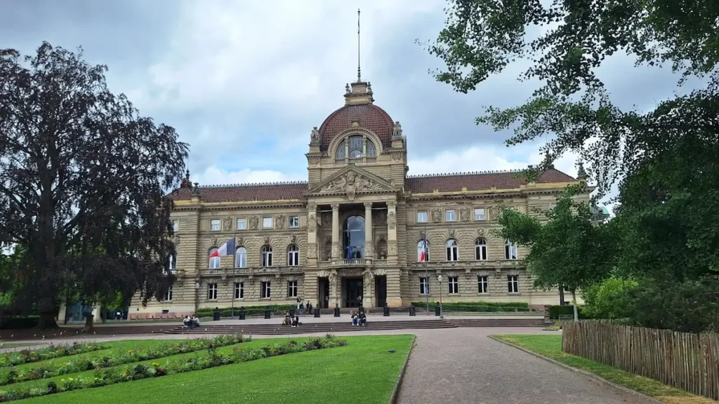 Pałac du Rhin w Strasburgu - widok z placu Republiki
