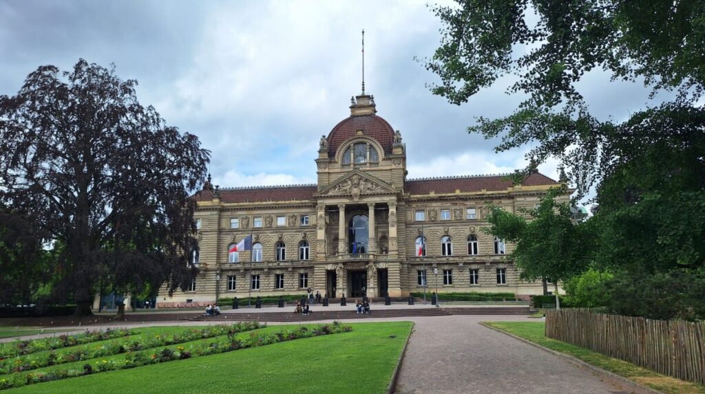 Pałac do Rhin w Strasburgu - widok z placu Republiki