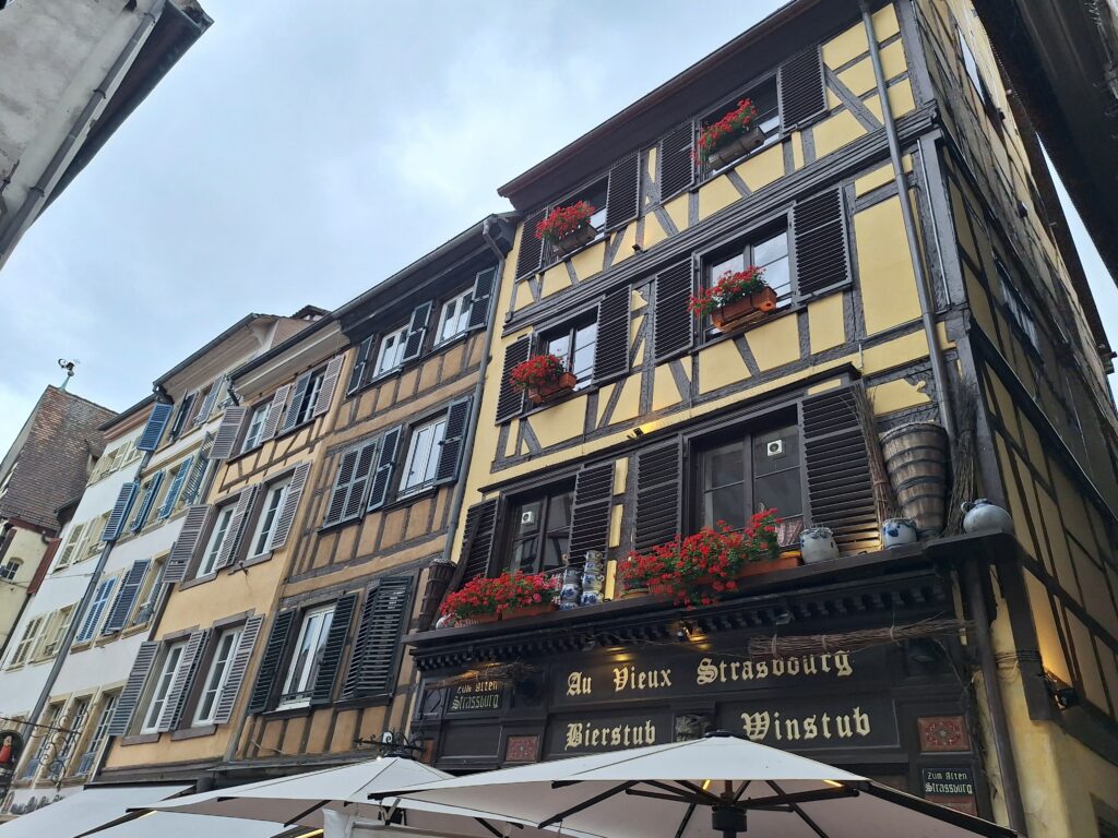 Zabytkowe domy na ulicy Rue du Maroquin